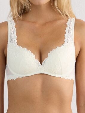 Intimissimi White Lace Super Push Up Bra in 34B